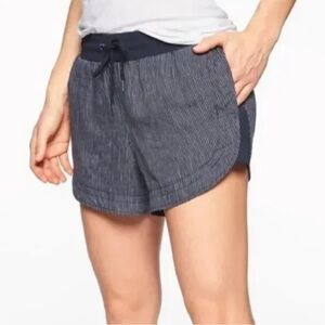 Athleta Beachside Bali navy Shorts Summer Beach Vibe  Preppy Classic  size 4
